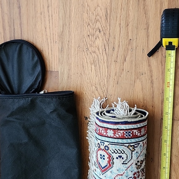 Small Silk Rug from Turkey - Approx. 21.5" by 40" - Picture 11 of 11